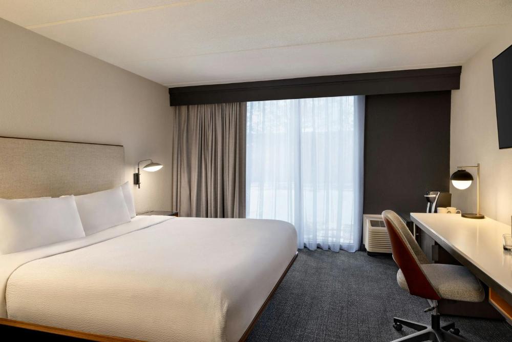 King Room with Roll-in Shower - Mobility and Hearing Accessible interior